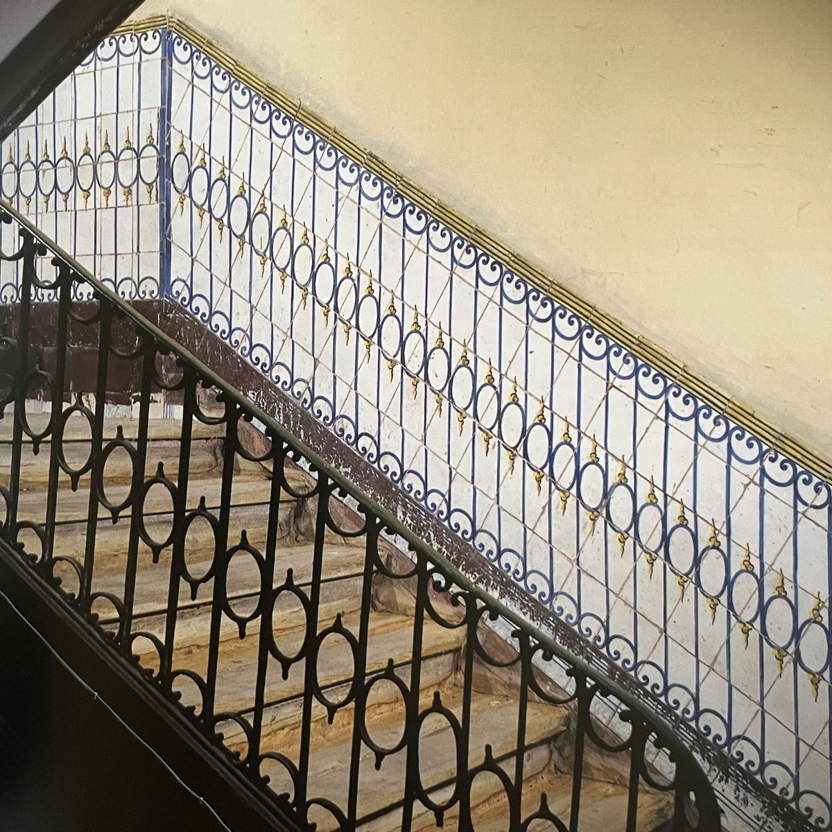 Lisboa, Baixa pombalina, silhar de azulejos em caixa de escadas, início do séc. XIX | SIPA