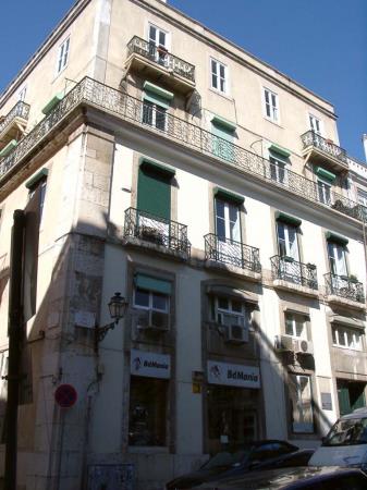 <b>Edifcio na Rua das Flores, [...]</b>
