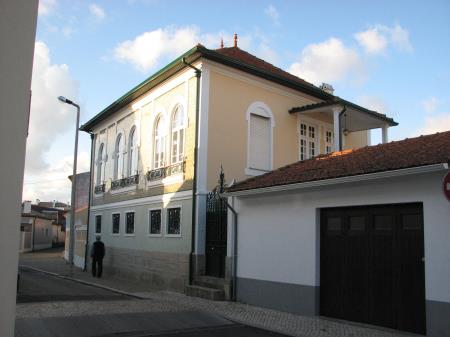 <b>Edifcio na Rua da Oliveirin[...]</b>