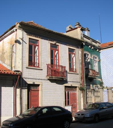 <b>Edif�cio na Rua Alexandre S�[...]</b>