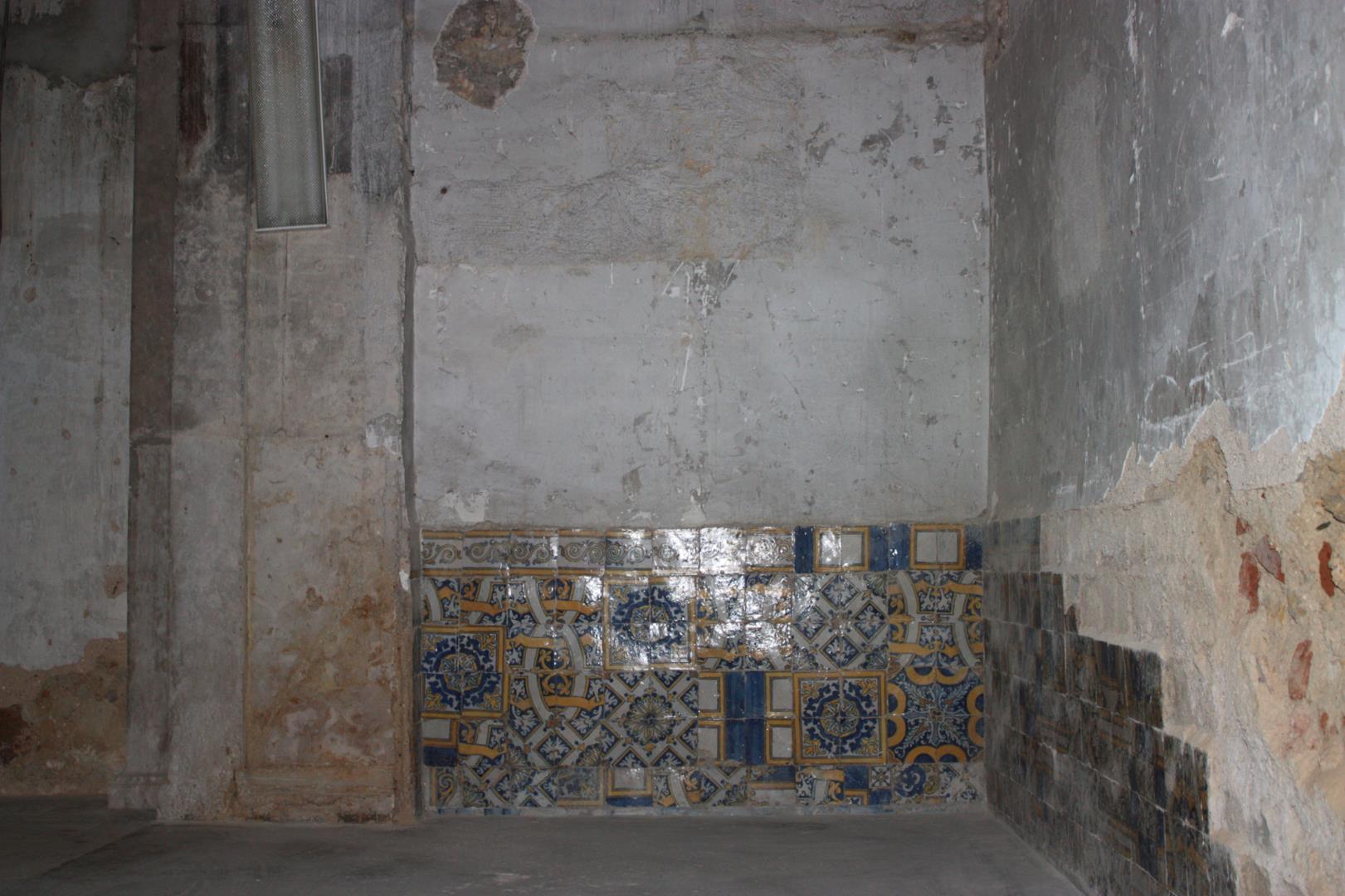Legenda: Revestimento cerâmico da capela-mor, parede 2, secção 1