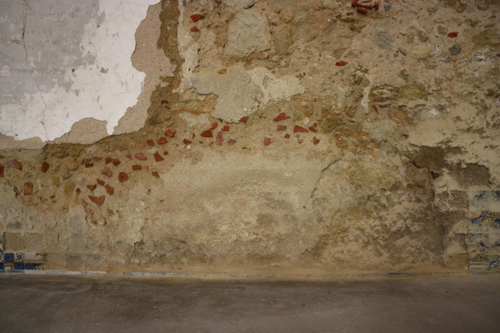 Legenda: Revestimento cerâmico da capela-mor, parede 3, secção 1, pormenor